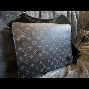 Louis Vuitton District MM Messenger in Monogram Eclipse M44001